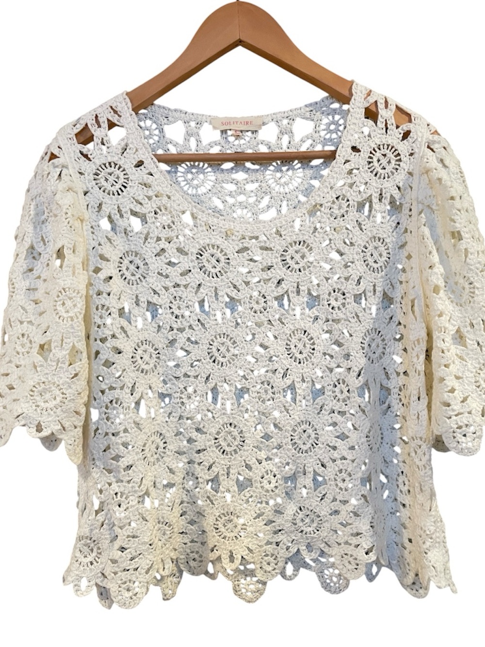 Solitaire Crochet Floral Medallion Short-Sleeve Top white cream small